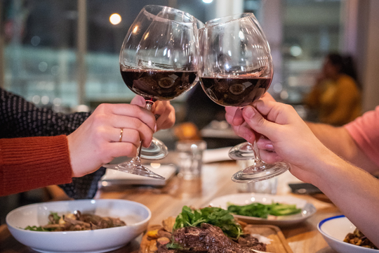 AS MELHORES HARMONIZAÇÕES DE VINHO PARA O JANTAR DE NATAL