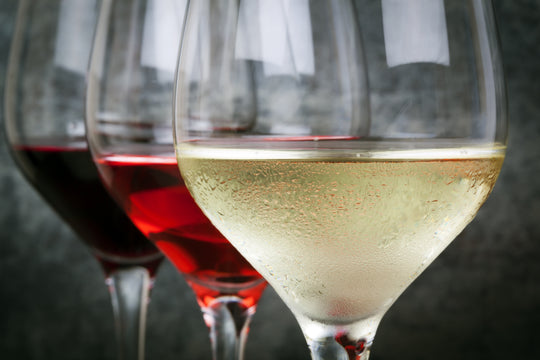 A QUE TEMPERATURA DEVO SERVIR O MEU VINHO?